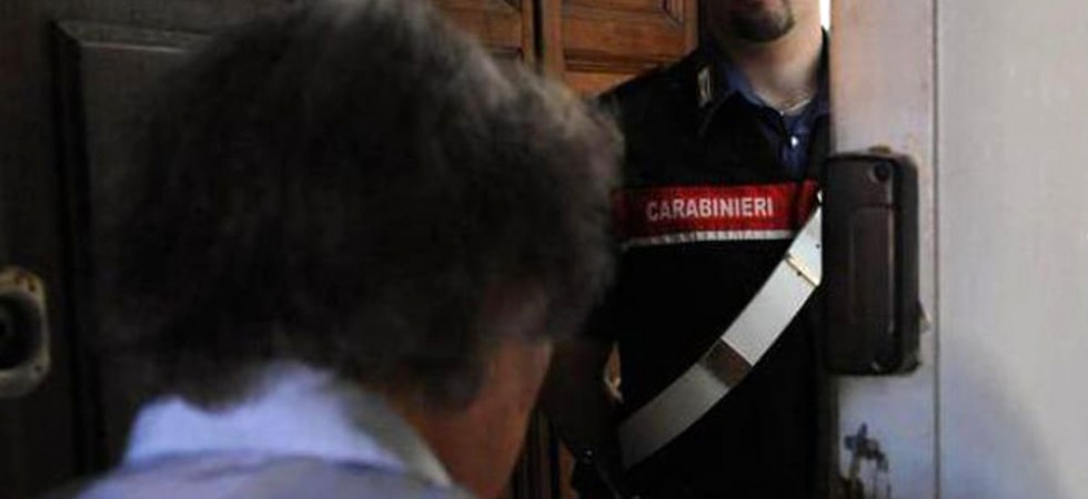 Era gentile e premuroso. Novantenne raggirata da un uomo che le porta via gioielli e 5.000 euro in contanti